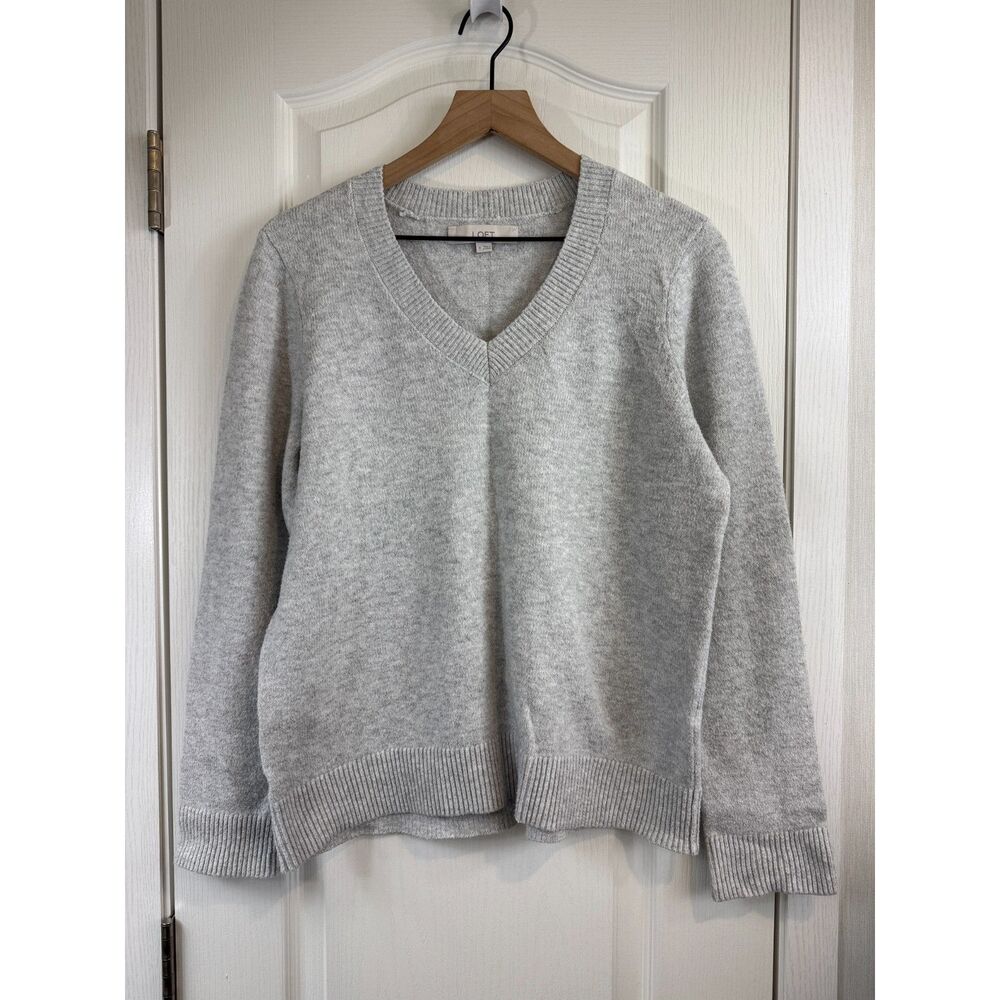 LOFT Women’s Medium Gray V-Neck Sweater Long Sleeve Ribbed Hem Soft Knit
